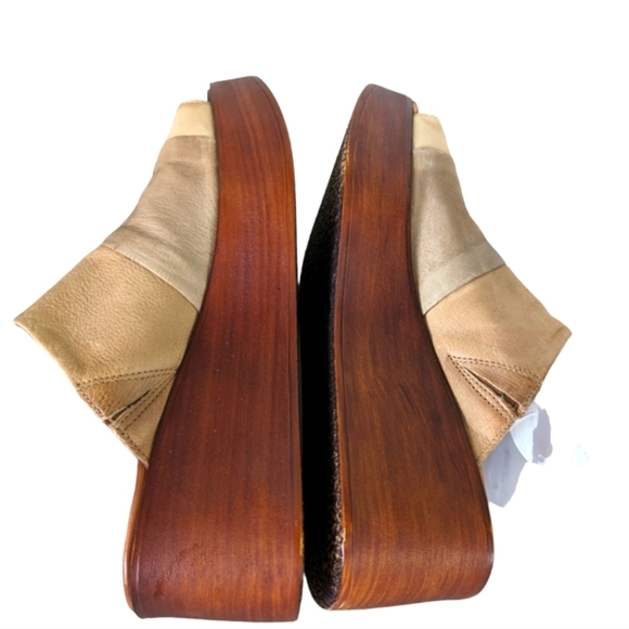 Miz Mooz Gianna Wedge Sandal in Sand. Size 40/(9-9.5) - Picture 5 of 11